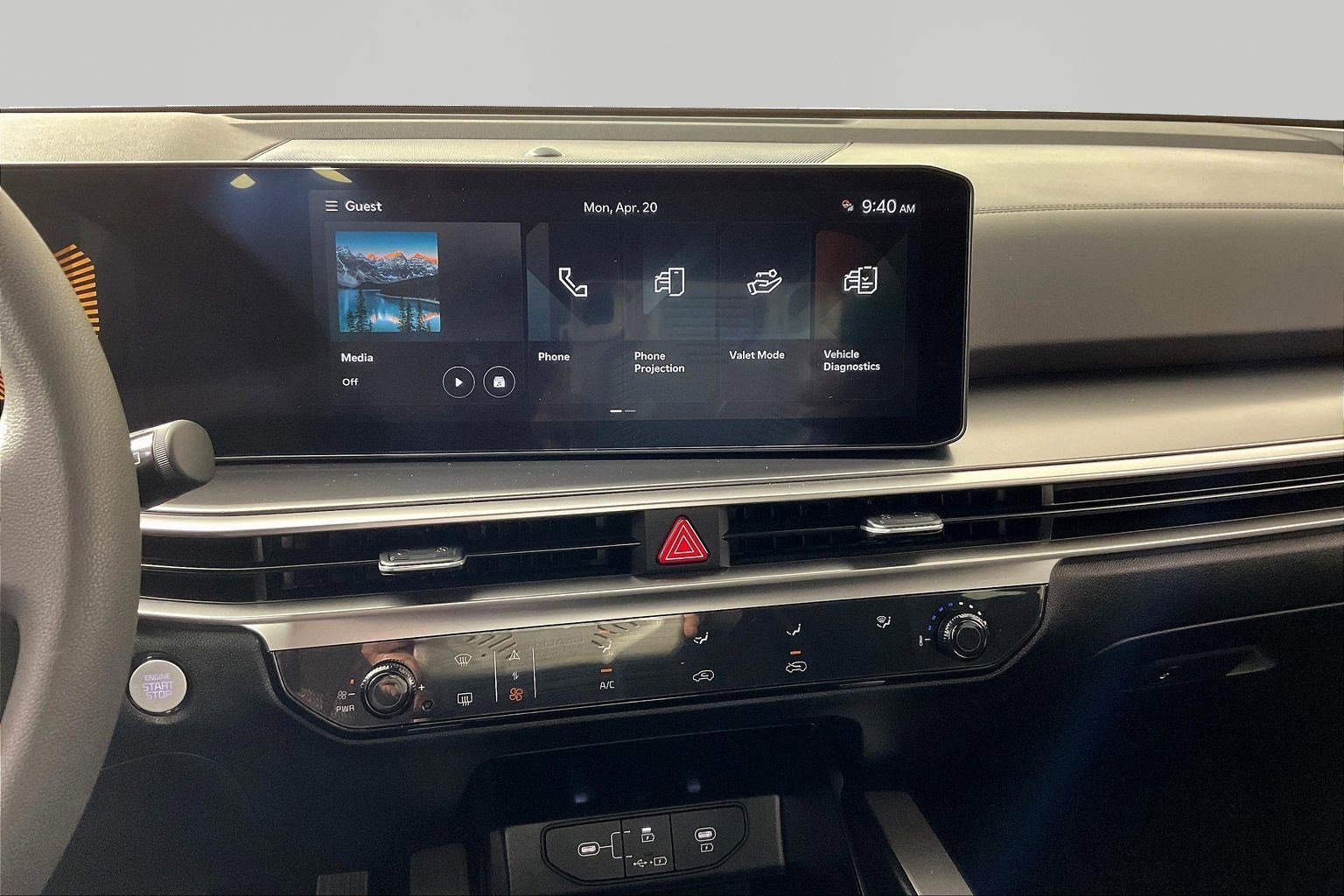 Certified 2025 Kia Sorento LX FWD image 9