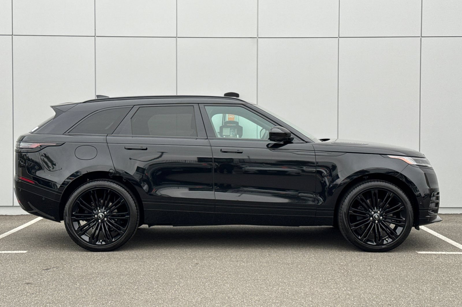 Certified 2026 Land Rover Range Rover Velar Dynamic SE AWD/4WD image 6