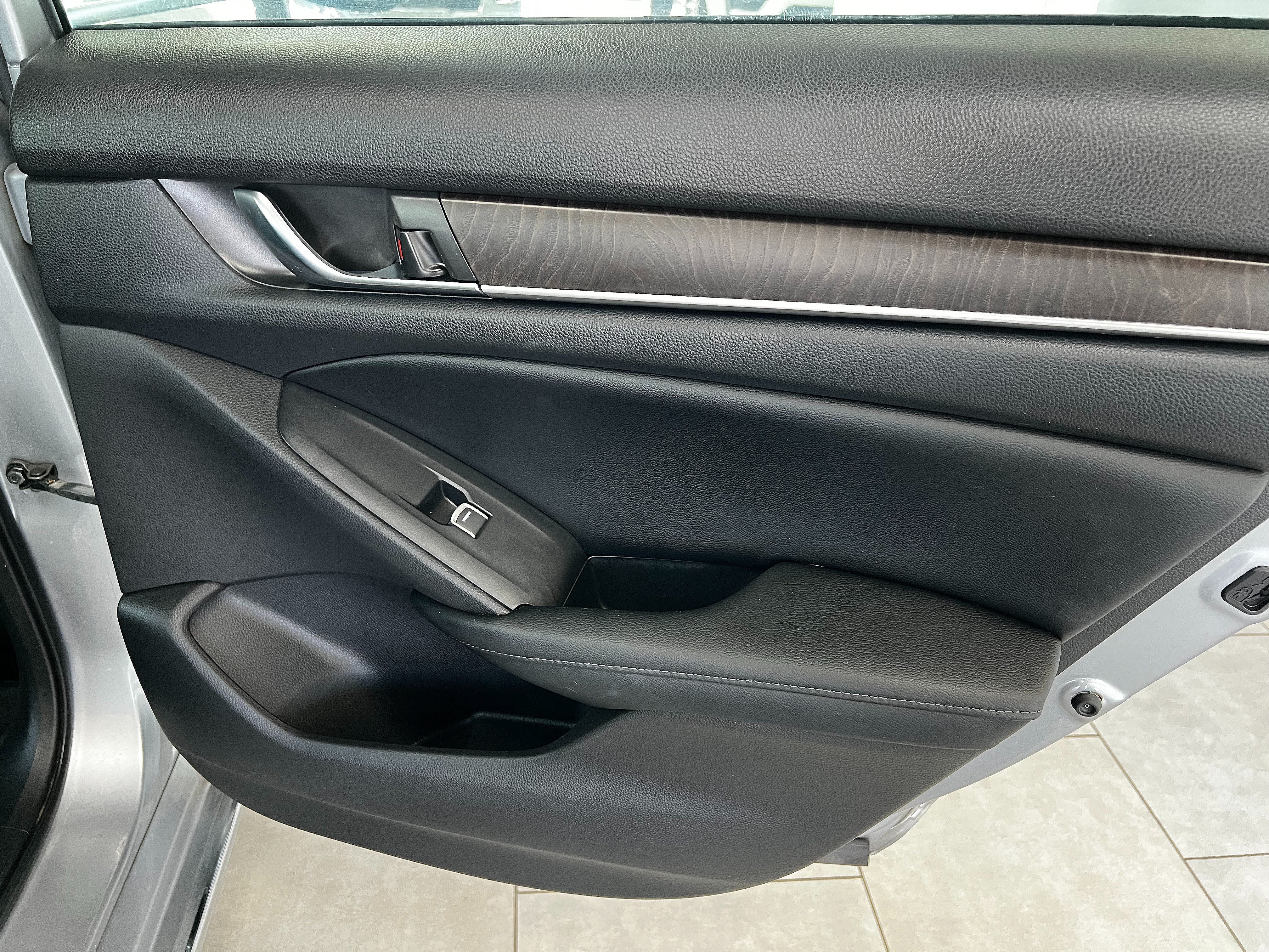 Used 2018 Honda Accord EX-L image 27