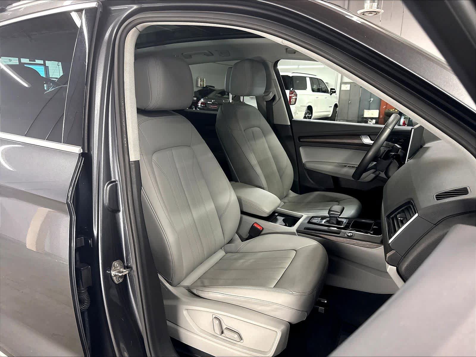 Used 2023 Audi Q5 2.0T Premium w/ Convenience Package AWD/4WD image 11