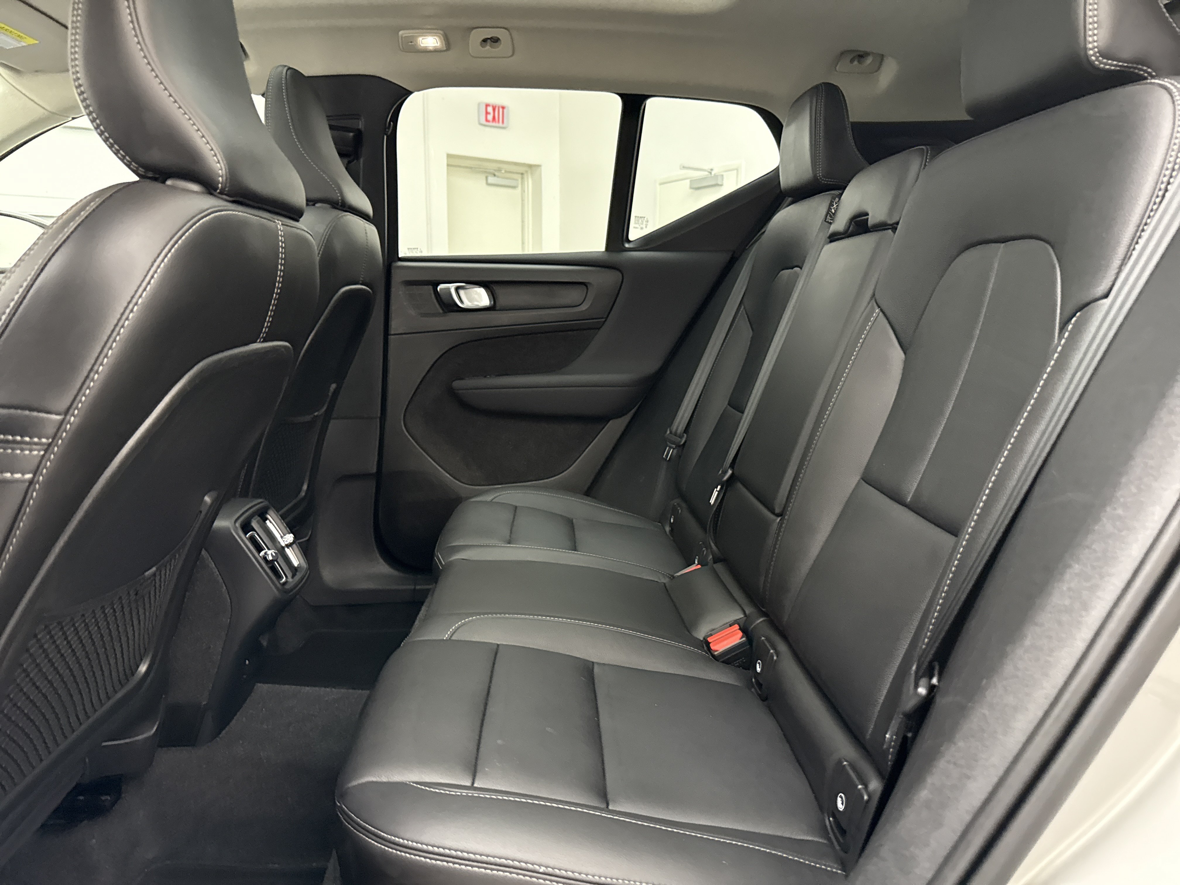 Certified 2024 Volvo XC40 B5 Plus AWD/4WD image 26