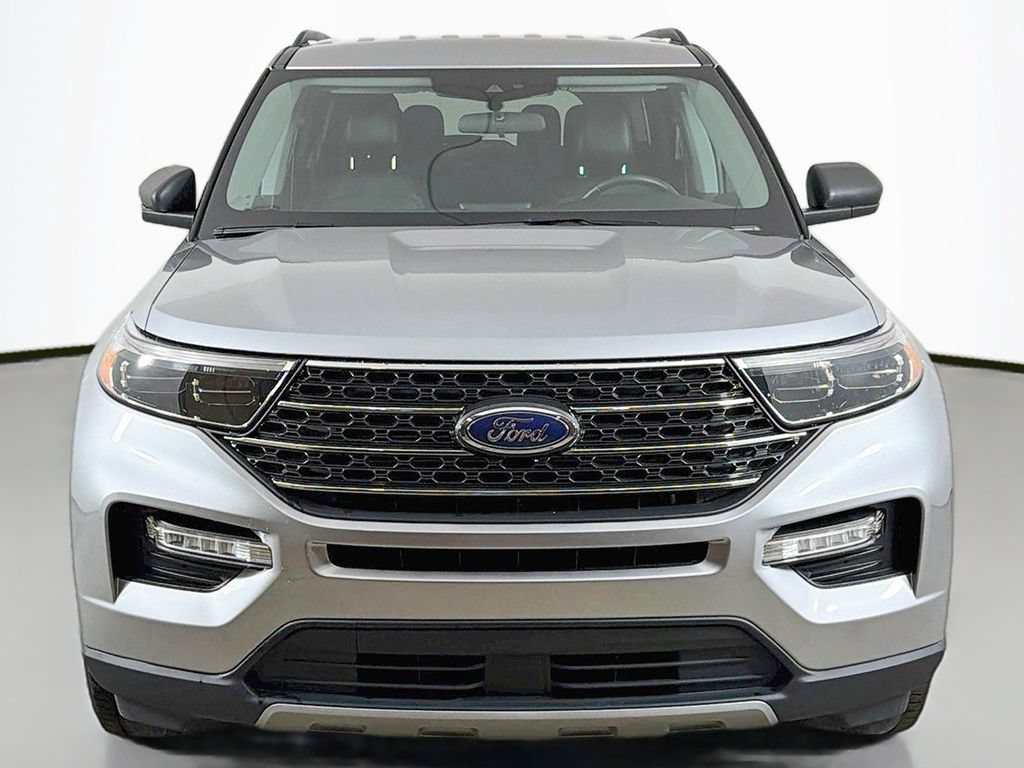 Used 2023 Ford Explorer XLT w/ Equipment Group 202A AWD/4WD image 12