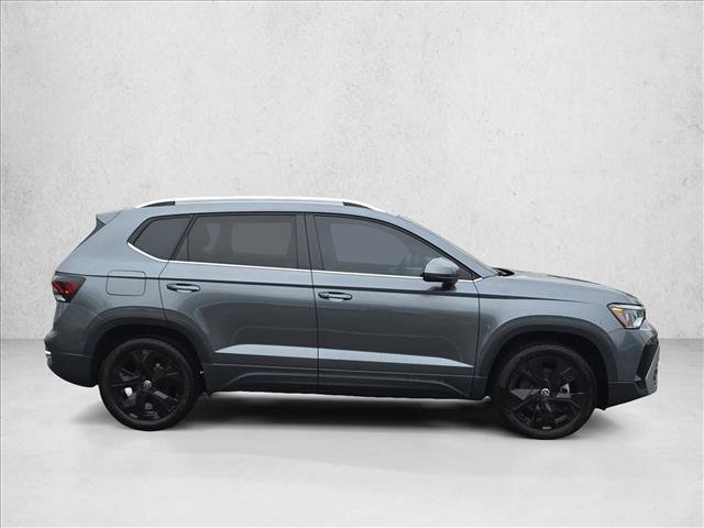 Used 2025 Volkswagen Taos SE image 4