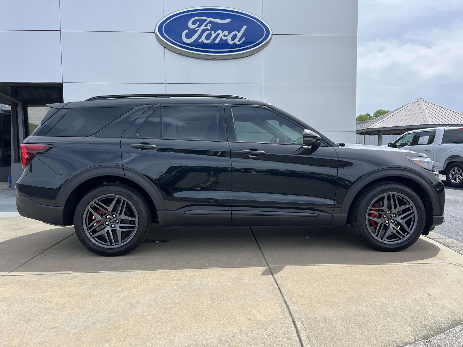 Used 2025 Ford Explorer ST w/ Sun And Sound Package image 3