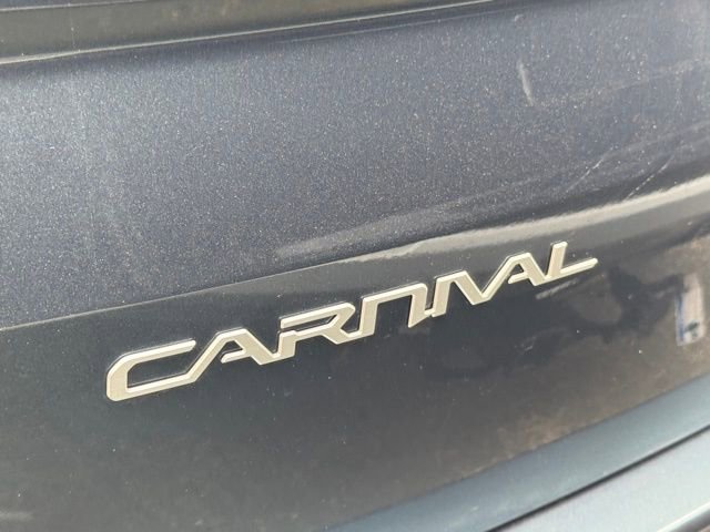 Used 2024 Kia Carnival EX FWD image 3