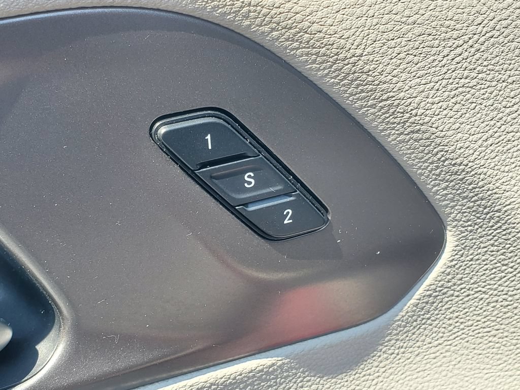 Used 2018 Chrysler Pacifica Limited FWD image 10