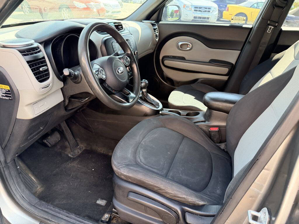 Used 2015 Kia Soul FWD image 9