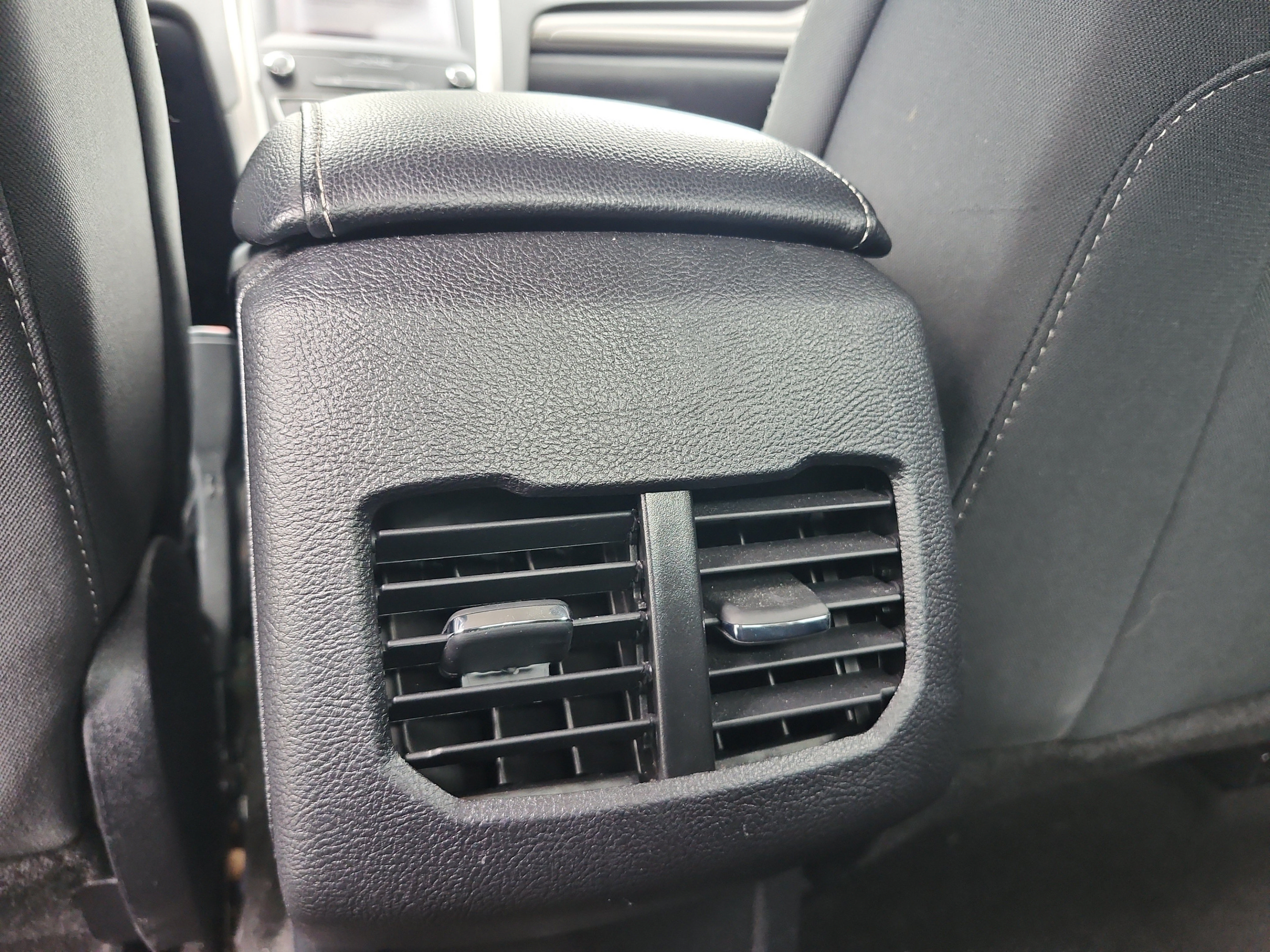 Used 2019 Ford Fusion SE FWD image 17