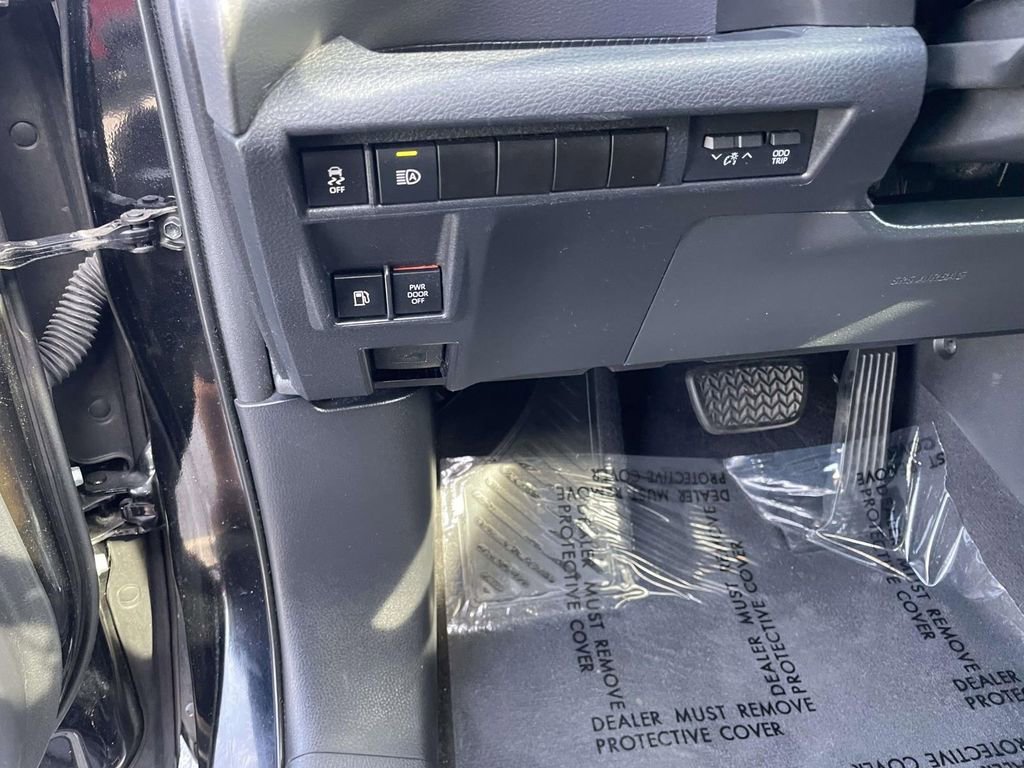 Used 2021 Toyota Sienna XSE image 31