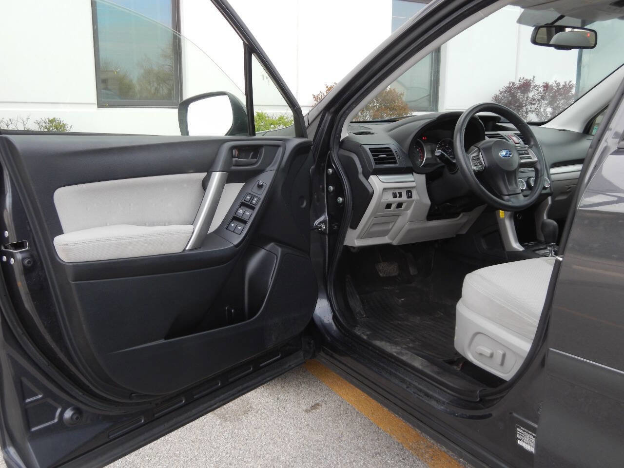 Used 2015 Subaru Forester 2.5i Premium w/ All-Weather Package AWD/4WD image 24