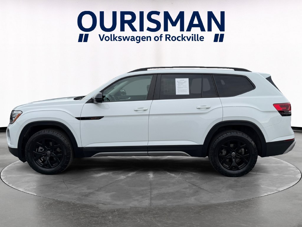Used 2024 Volkswagen Atlas Peak Edition SE AWD/4WD image 3