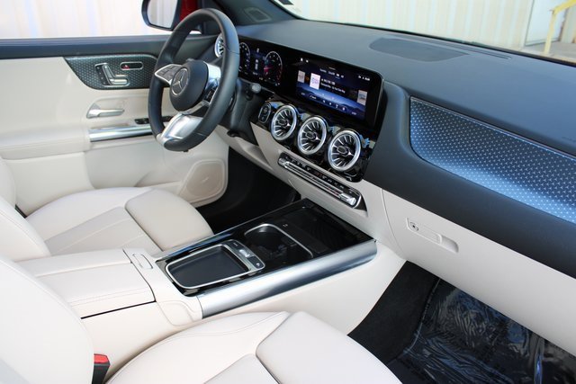 Used 2024 Mercedes-Benz GLA 250 w/ Exclusive Package image 13