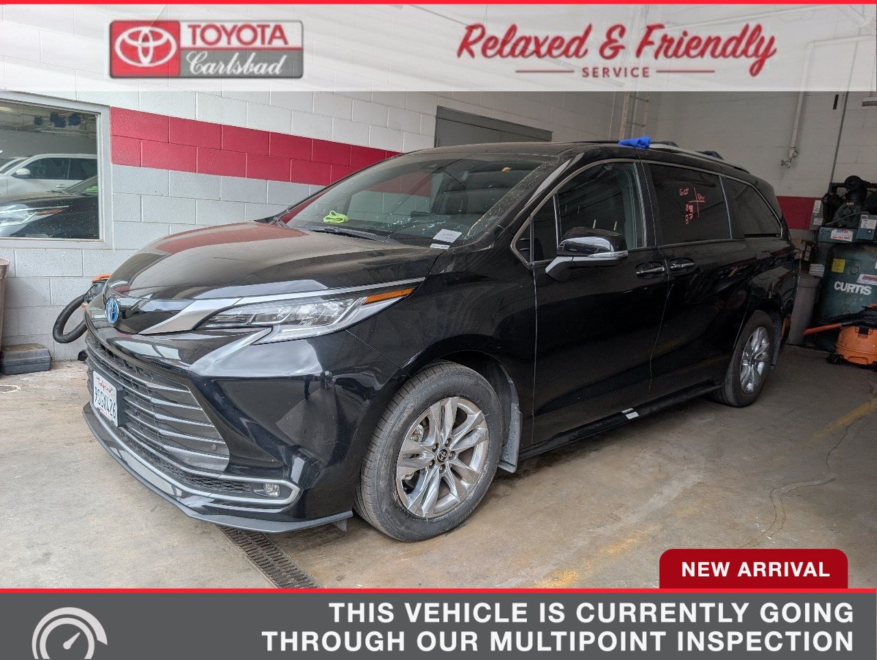 Used 2025 Toyota Sienna Limited AWD/4WD image 1