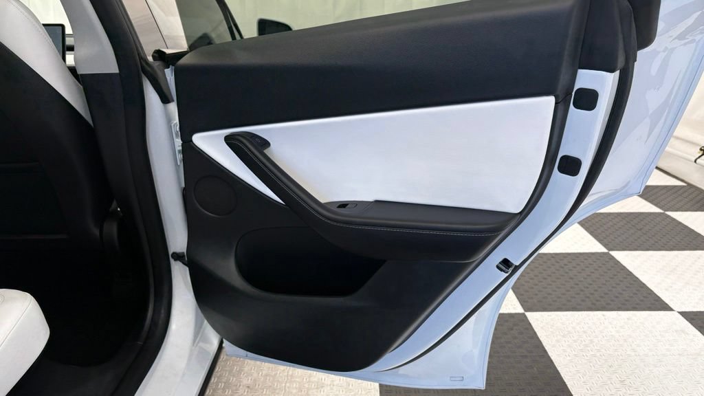 Used 2022 Tesla Model Y Performance AWD/4WD image 29