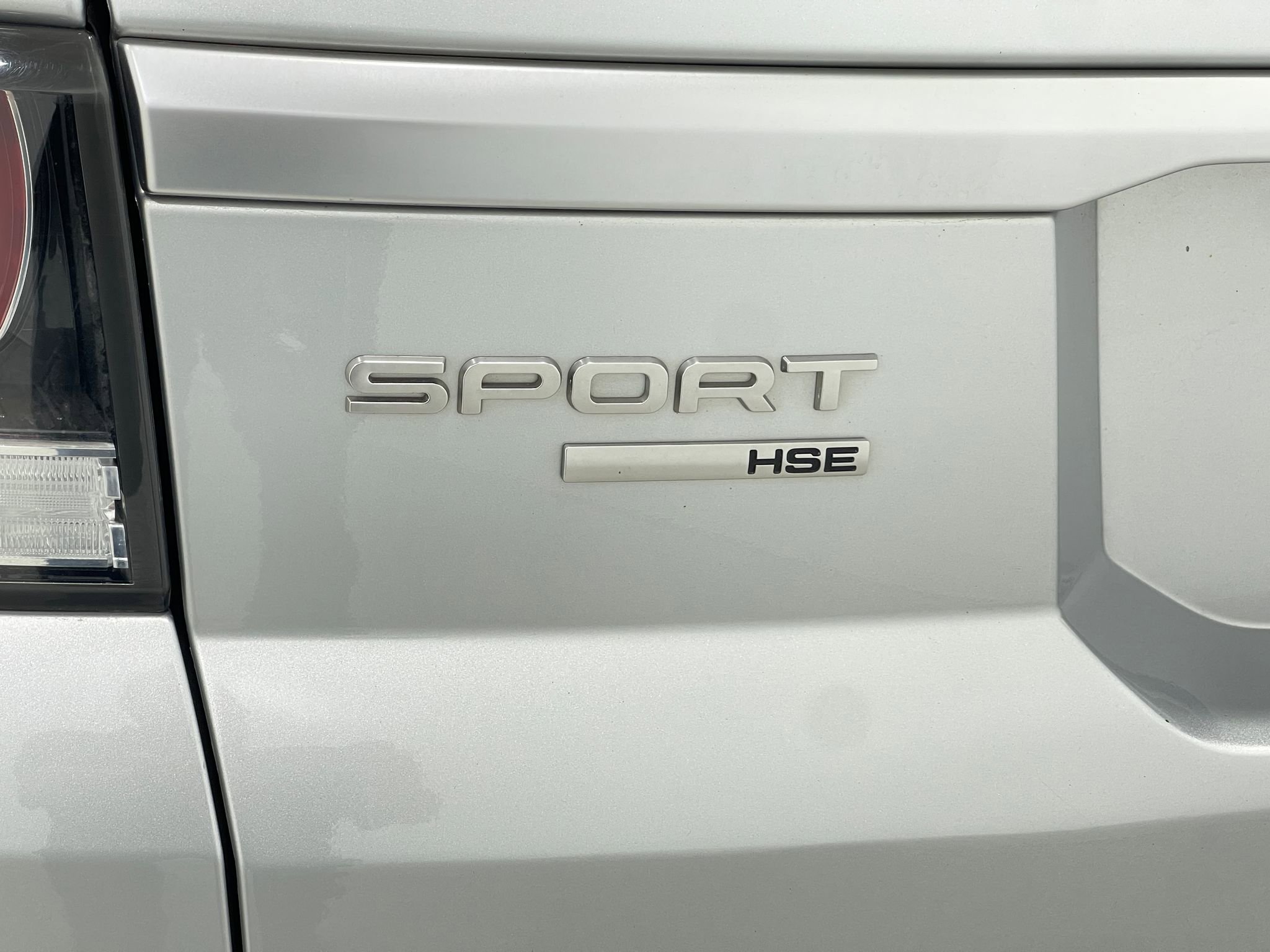 Used 2017 Land Rover Range Rover Sport HSE image 39