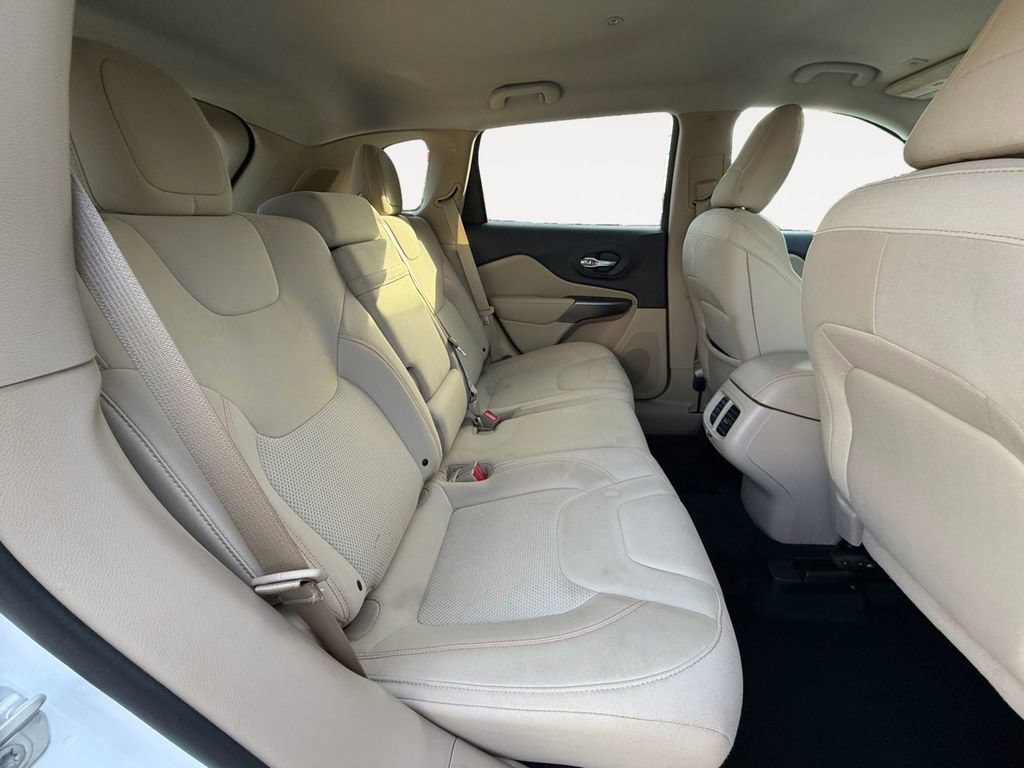 Used 2019 Jeep Cherokee Latitude w/ Popular Appearance Group FWD image 15