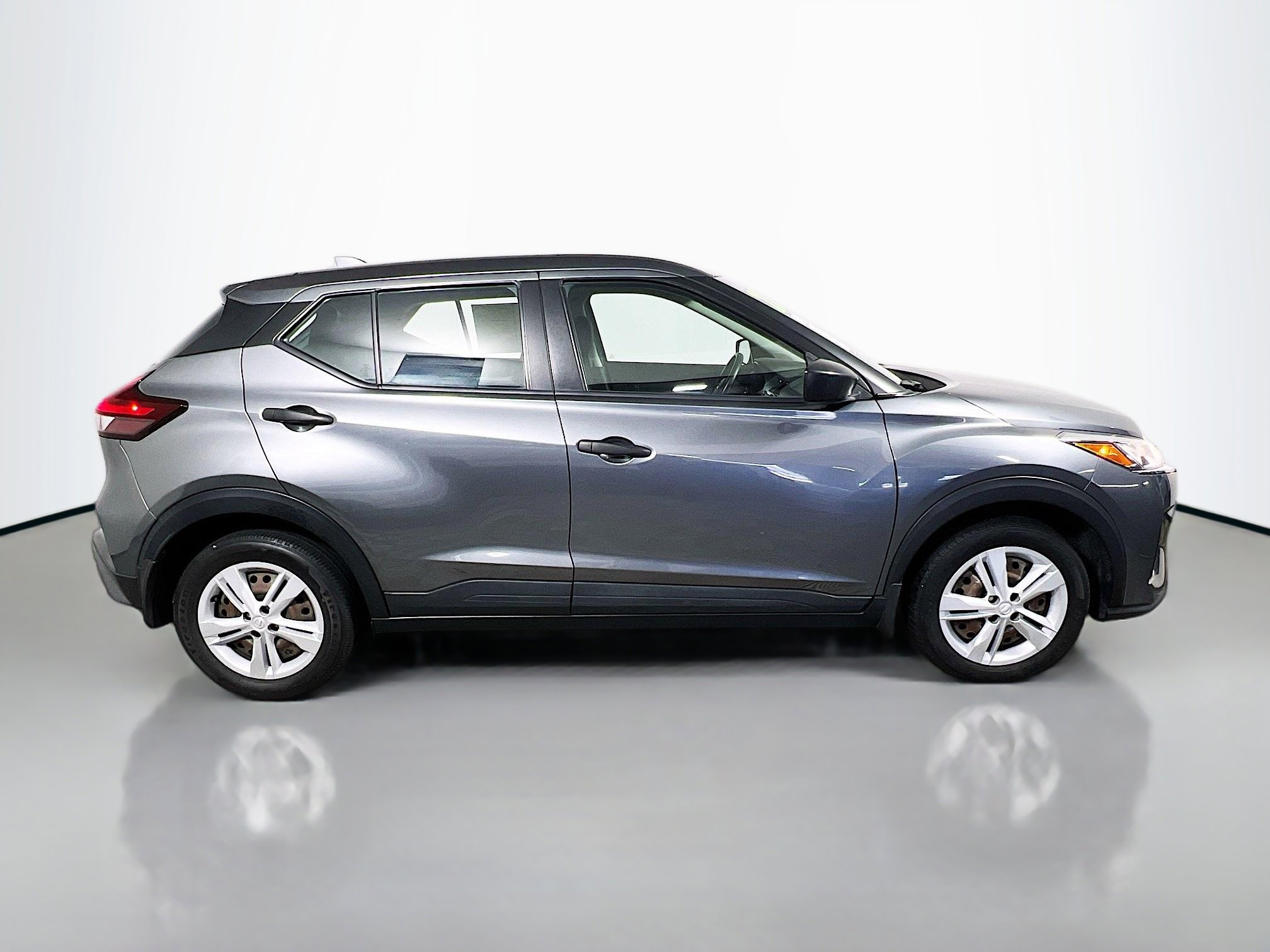 Used 2023 Nissan Kicks S image 3