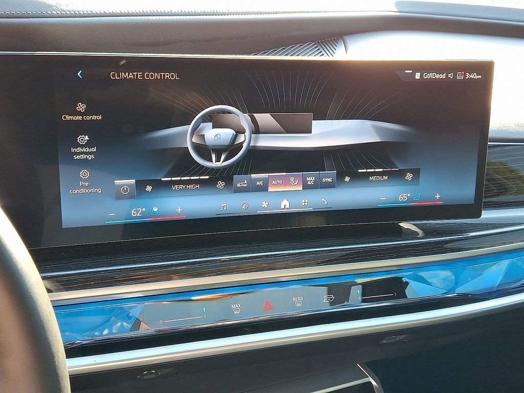 Used 2025 BMW 740i xDrive image 18