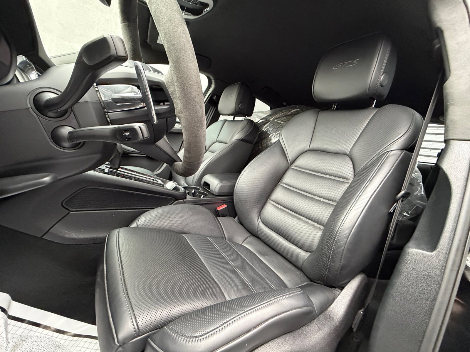 Certified 2026 Porsche Macan GTS AWD/4WD image 9