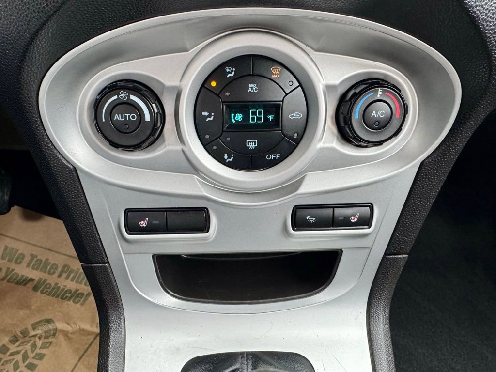 Used 2015 Ford Fiesta SE image 21
