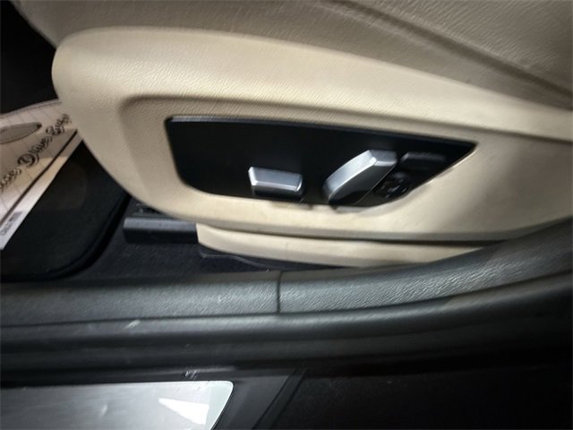 Used 2018 BMW 540i xDrive image 12
