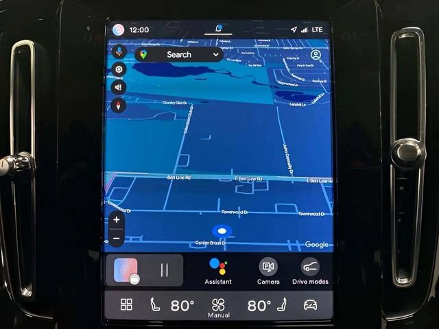 Used 2025 Volvo XC40 B5 Plus image 18