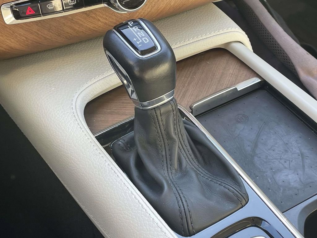 Used 2022 Volvo XC90 T6 Momentum w/ Advanced Package image 30