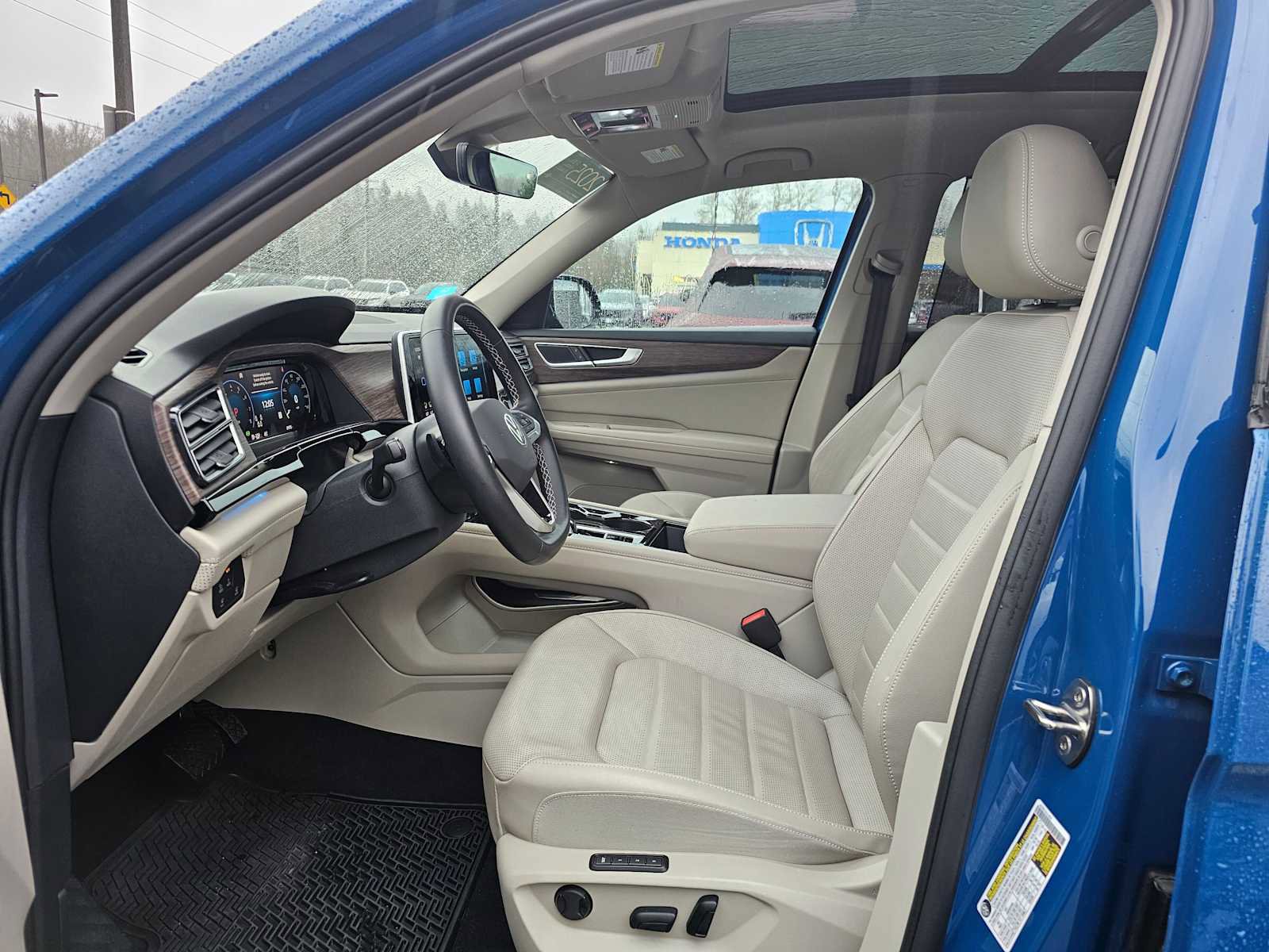 Used 2025 Volkswagen Atlas SEL image 26