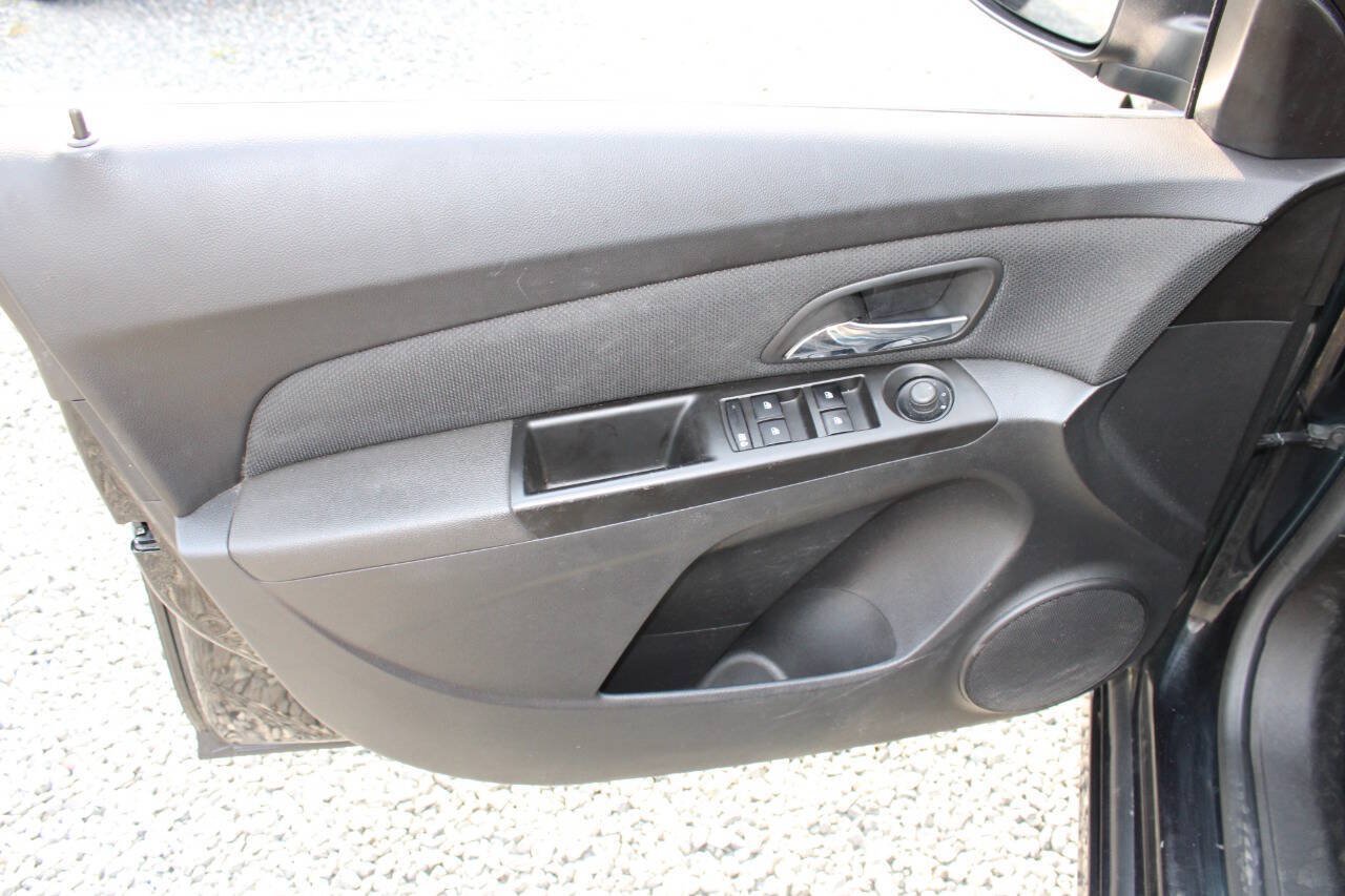 Used 2013 Chevrolet Cruze LTZ w/ Enhanced Safety Package FWD image 20