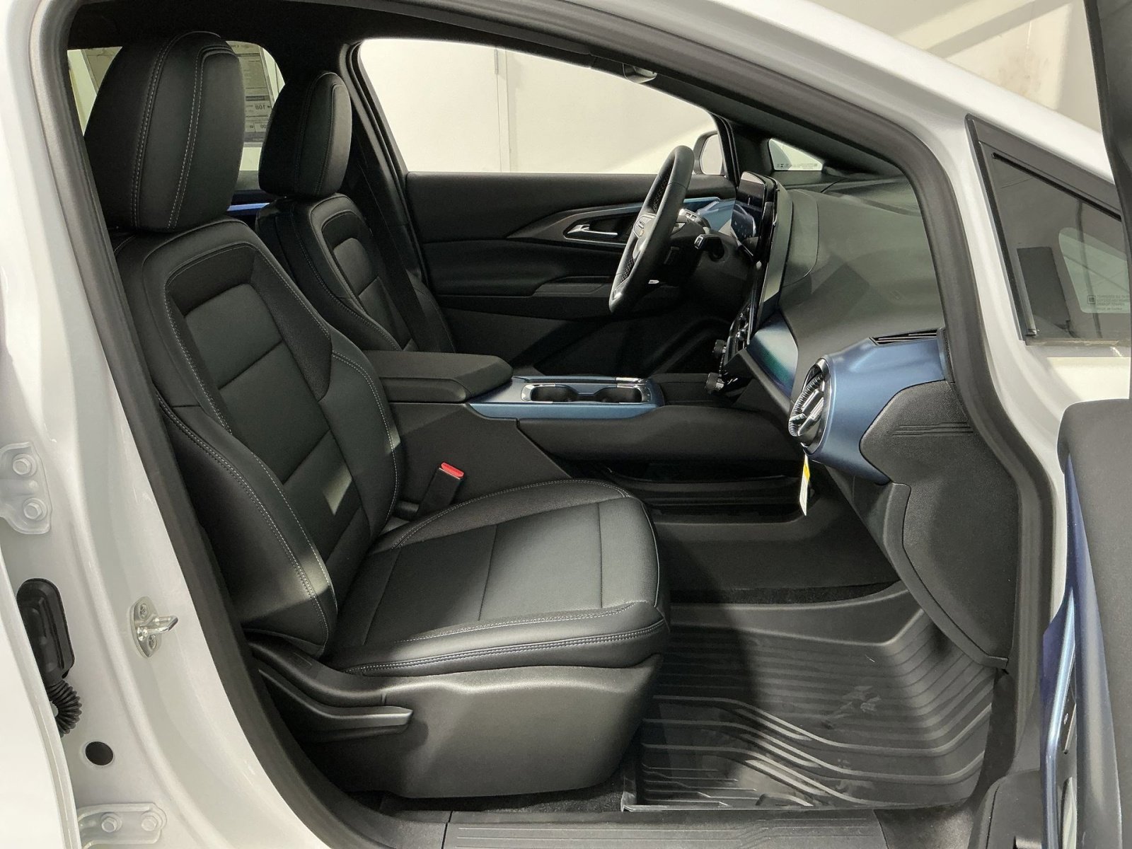 New 2026 Chevrolet Equinox EV LT image 33