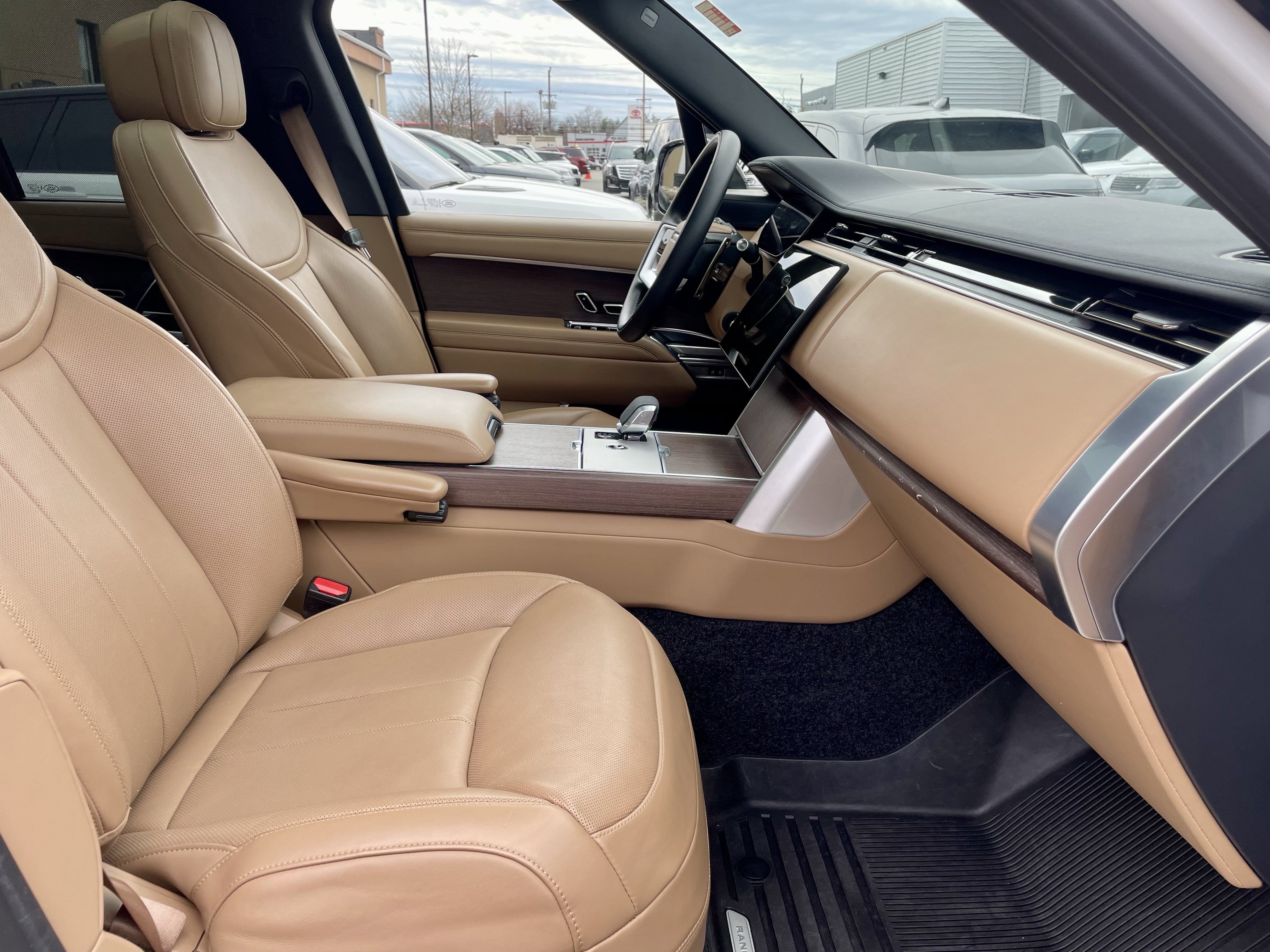 Certified 2024 Land Rover Range Rover SE image 15