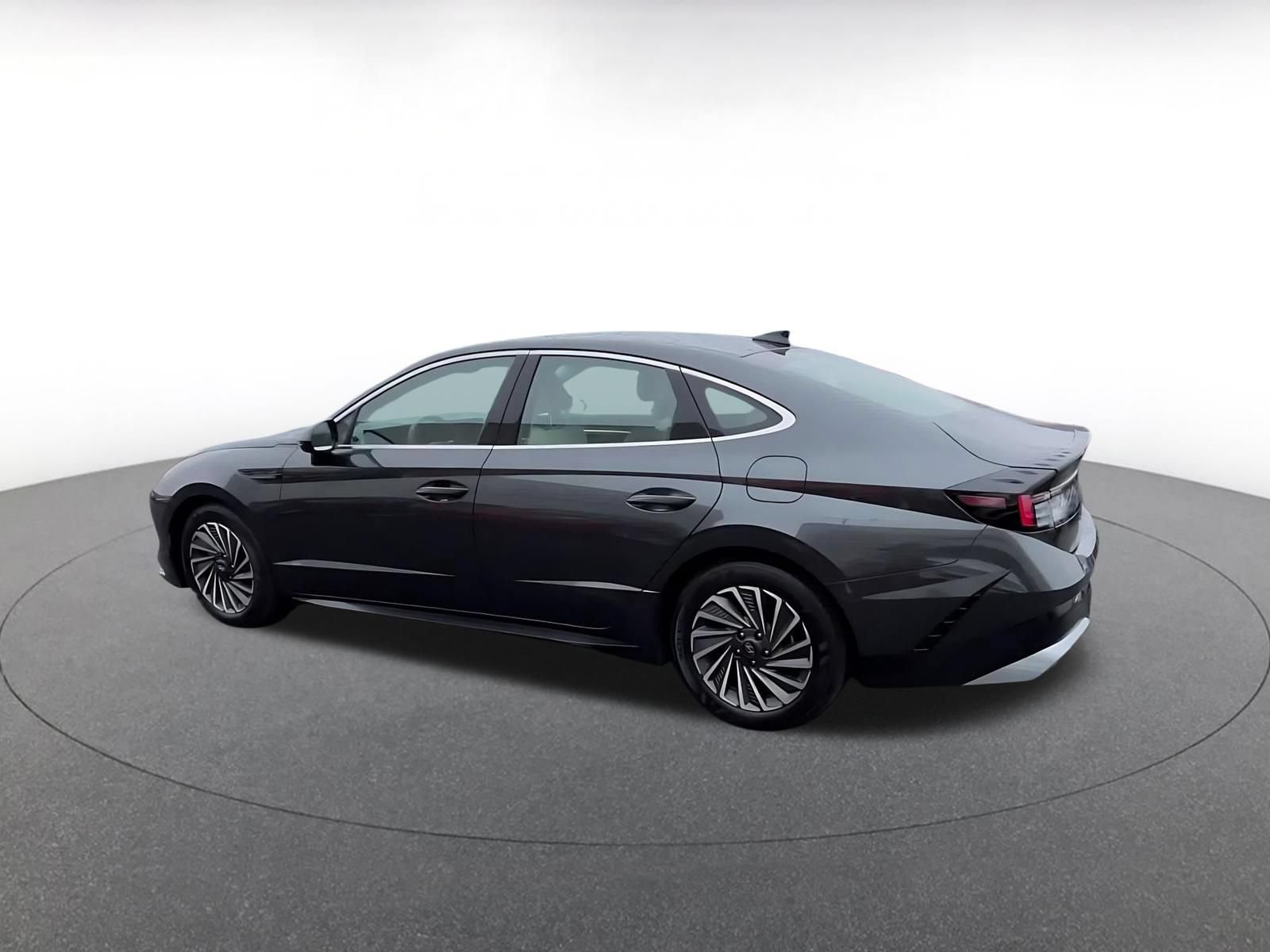 Used 2025 Hyundai Sonata SEL FWD image 10