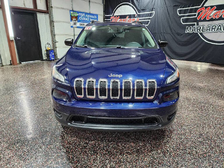 Used 2016 Jeep Cherokee Sport FWD image 2
