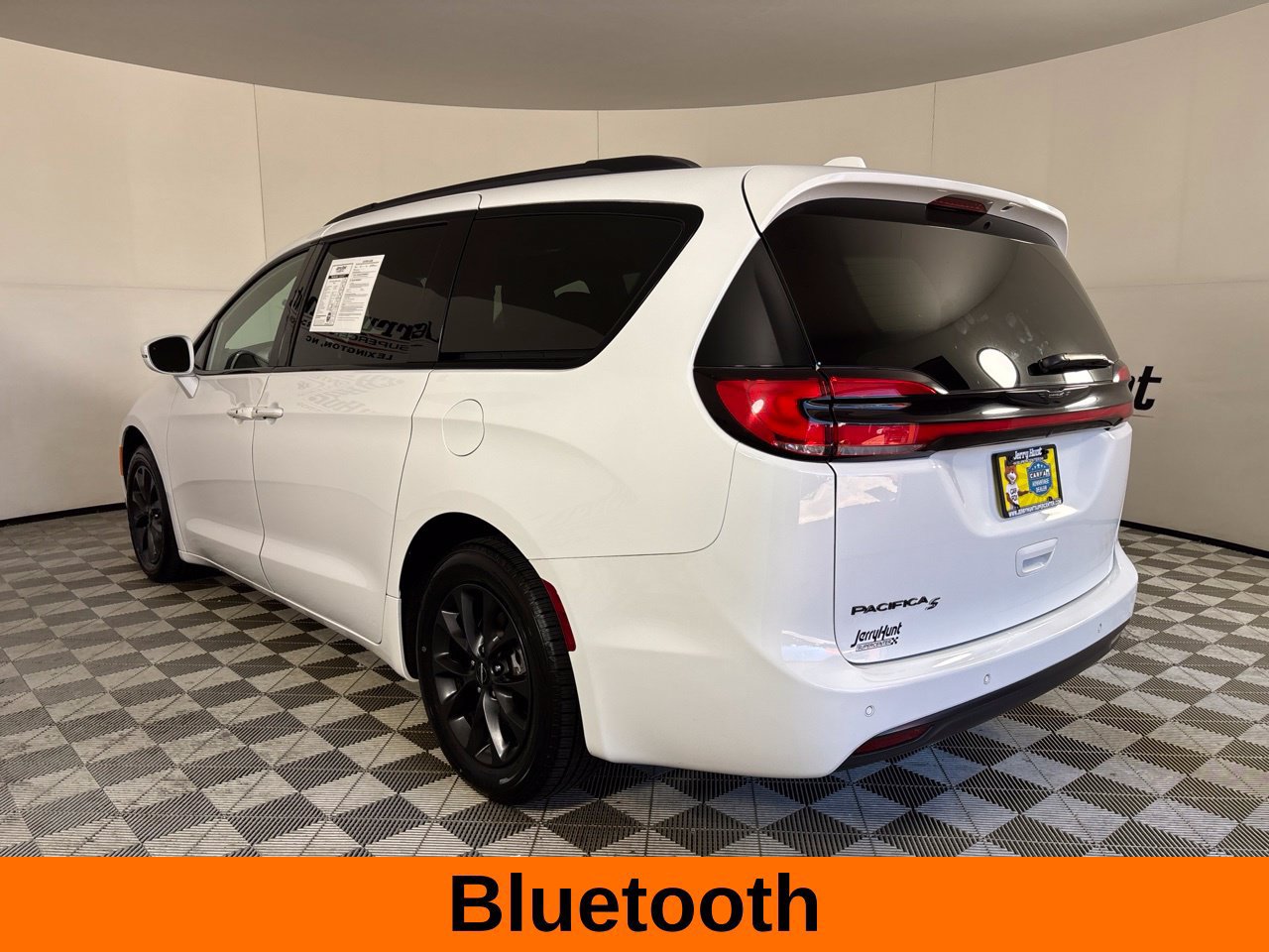 Used 2021 Chrysler Pacifica Touring w/ S Appearance Package FWD image 8