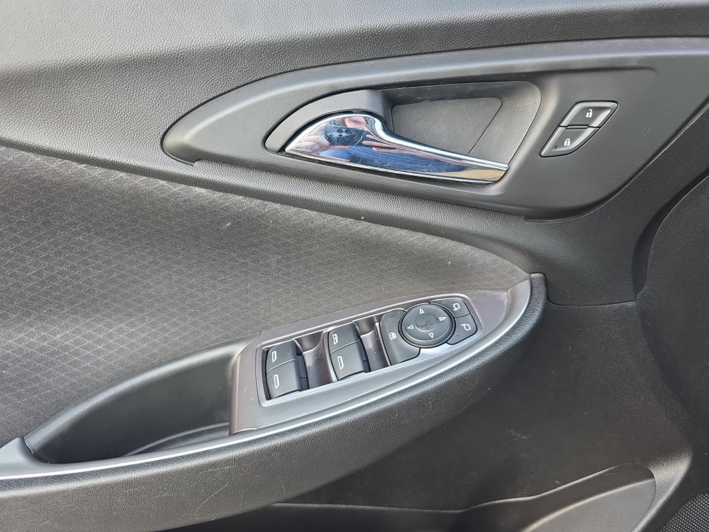 Used 2022 Chevrolet Malibu LT FWD image 28