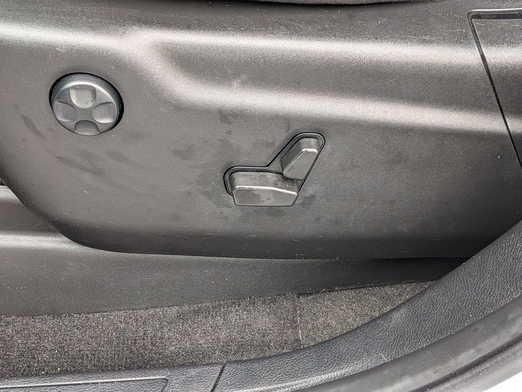 Used 2022 Jeep Grand Cherokee Laredo X image 13