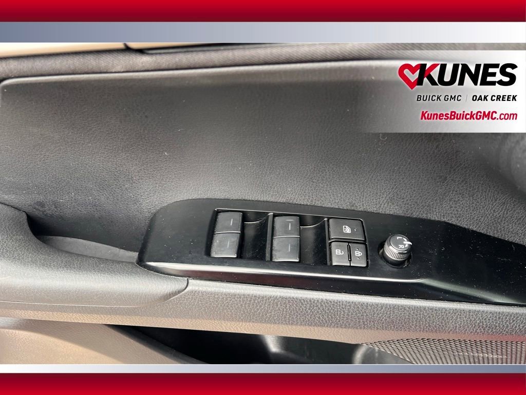 Used 2025 Toyota Camry SE image 8