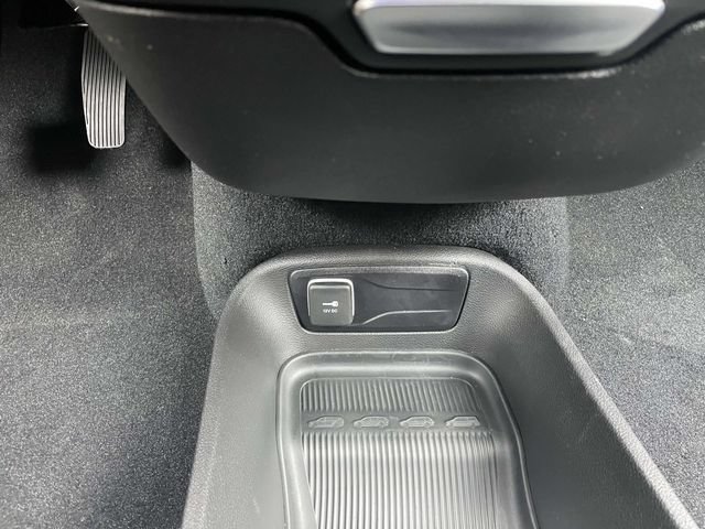 New 2027 Chrysler Pacifica Select FWD image 32
