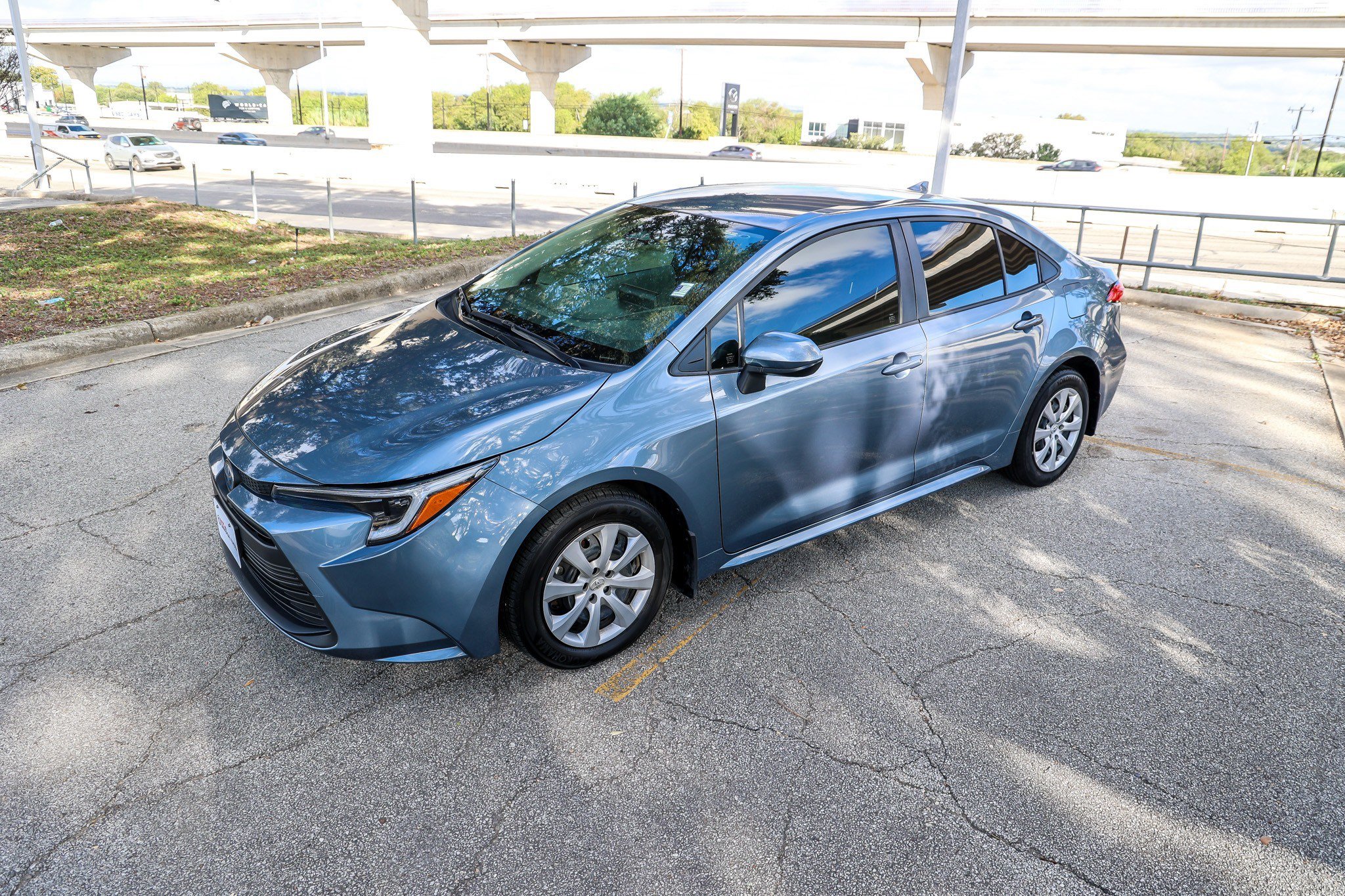 Certified 2025 Toyota Corolla LE FWD image 3