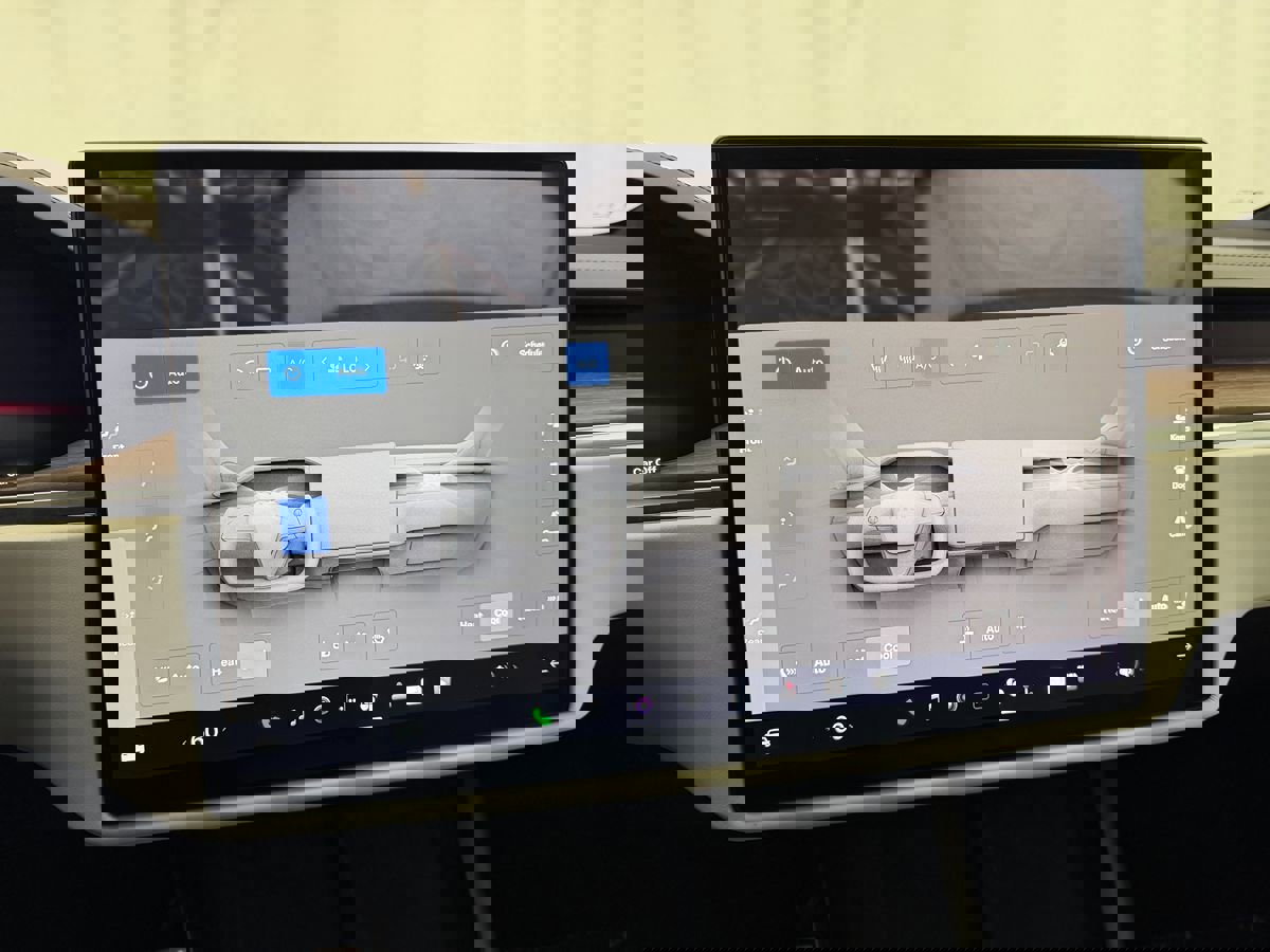 Used 2022 Tesla Model X image 27