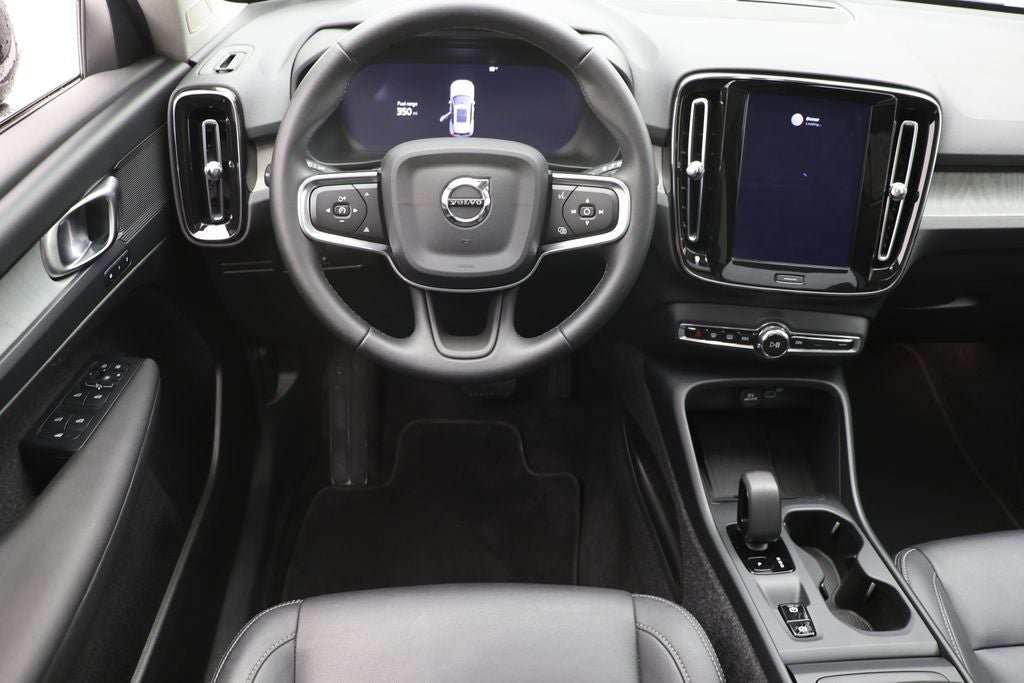 Used 2025 Volvo XC40 B5 Core AWD/4WD image 12