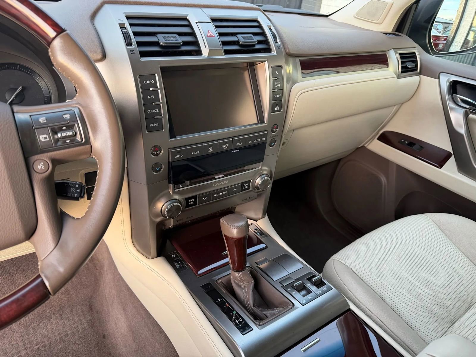 Used 2018 Lexus GX 460 Premium w/ Premium Package image 29