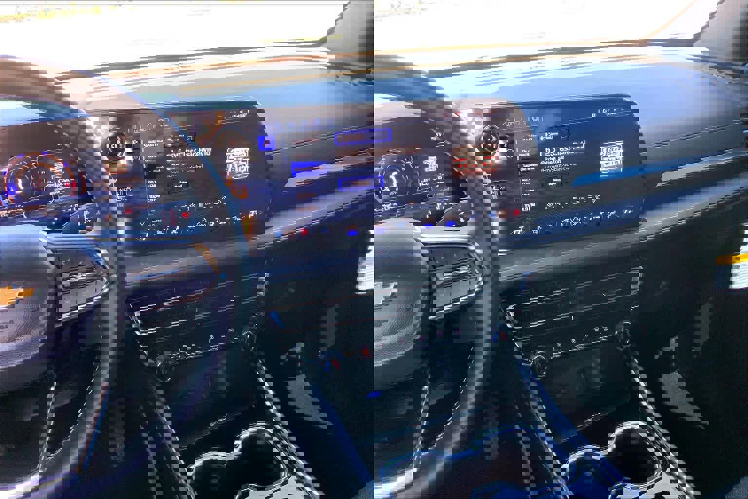 Used 2026 Chevrolet Traverse LT w/ Driver Confidence Package FWD image 8