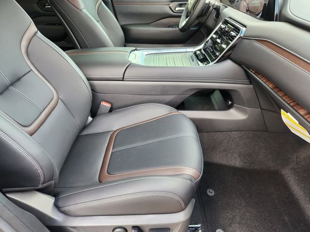 New 2026 Nissan Armada SL w/ Captain's Chari Seat Package image 10