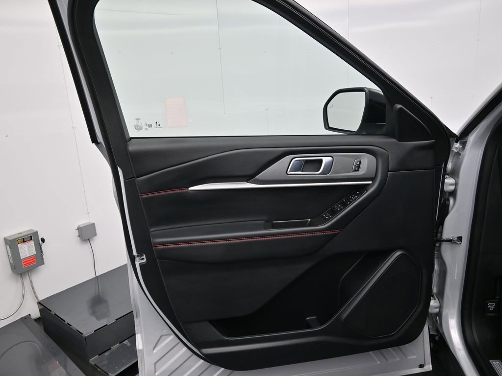 New 2026 Ford Explorer ST-Line w/ ST-Line Street Pack image 9