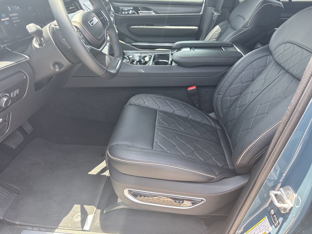 New 2026 Jeep Grand Wagoneer Summit AWD/4WD image 12