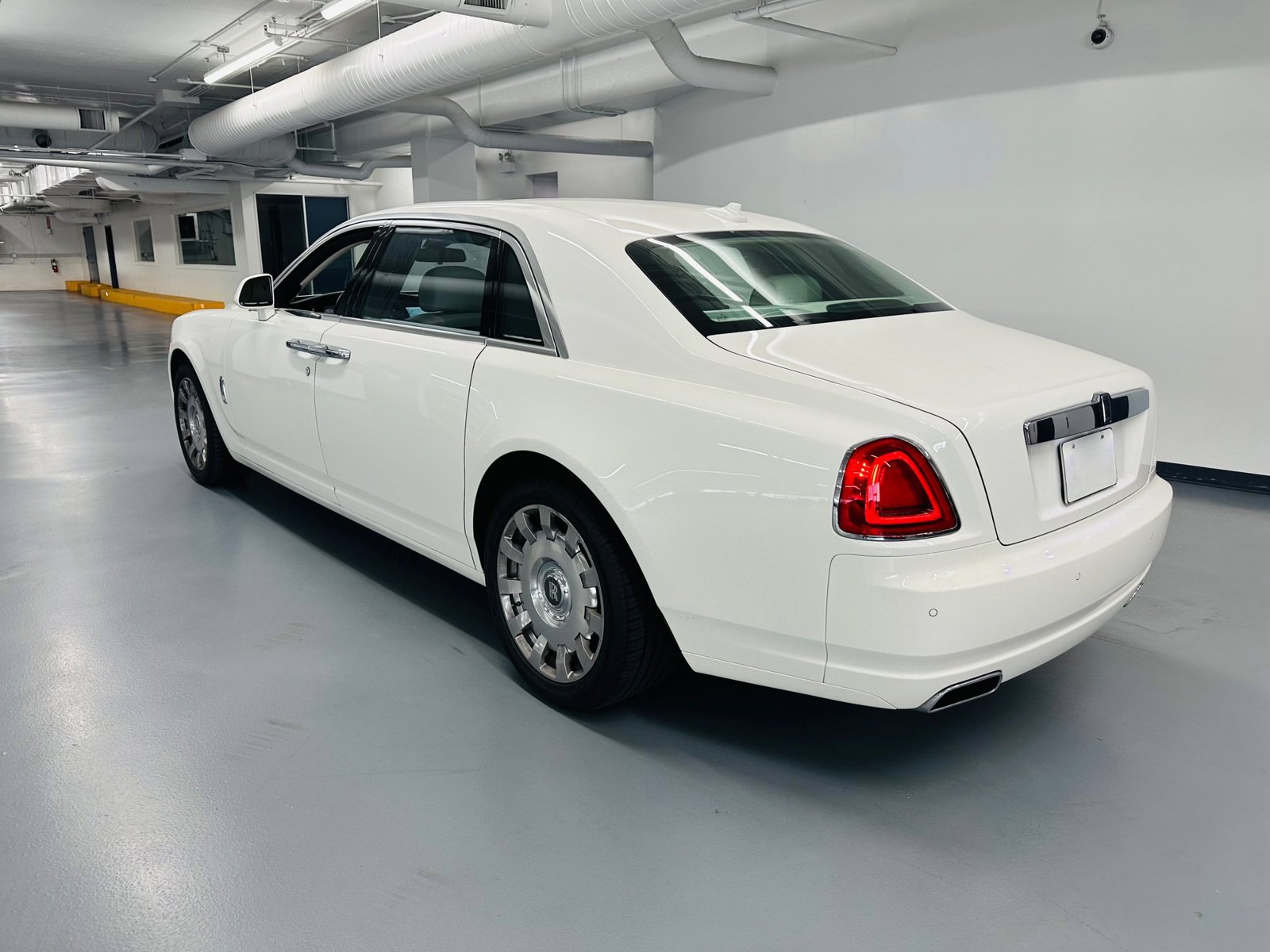 Used 2014 Rolls-Royce Ghost Extended Wheelbase RWD image 2