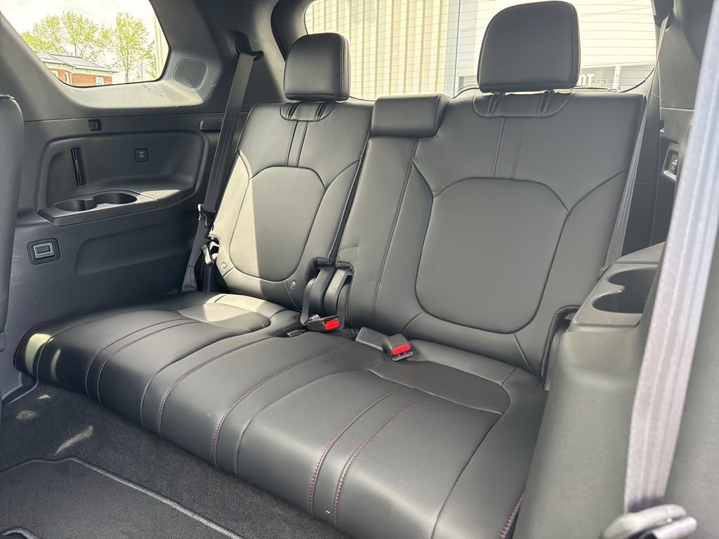 Certified 2025 Honda Pilot Black Edition image 39