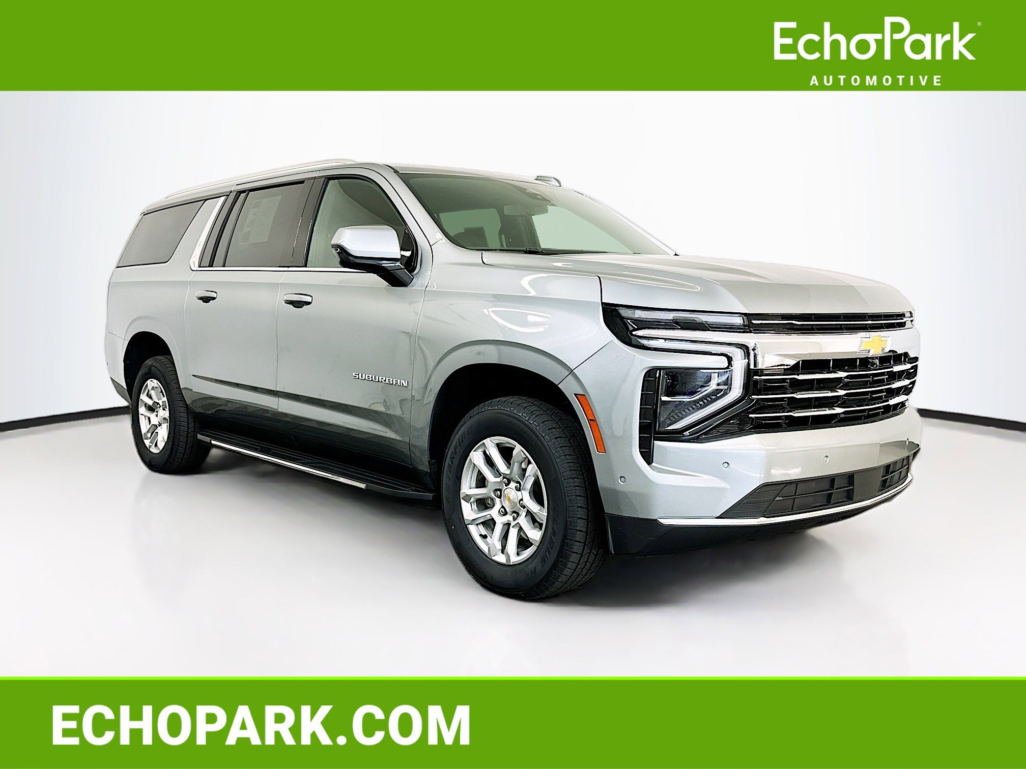 Used 2025 Chevrolet Suburban LT image 1