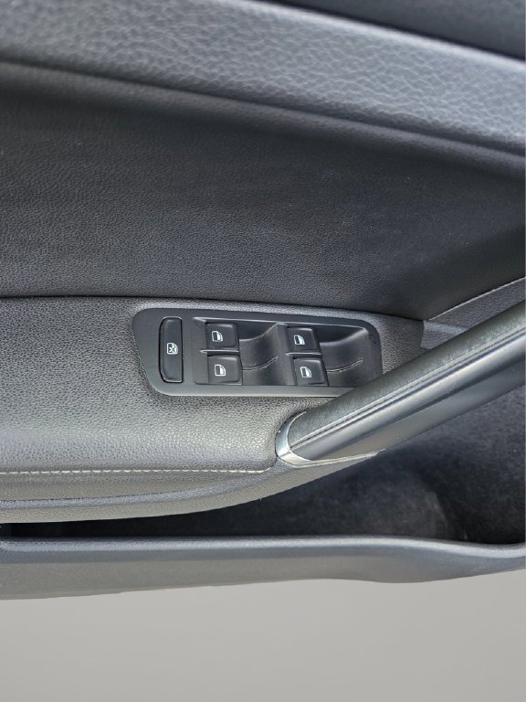 Used 2015 Volkswagen Golf TDI S FWD image 28